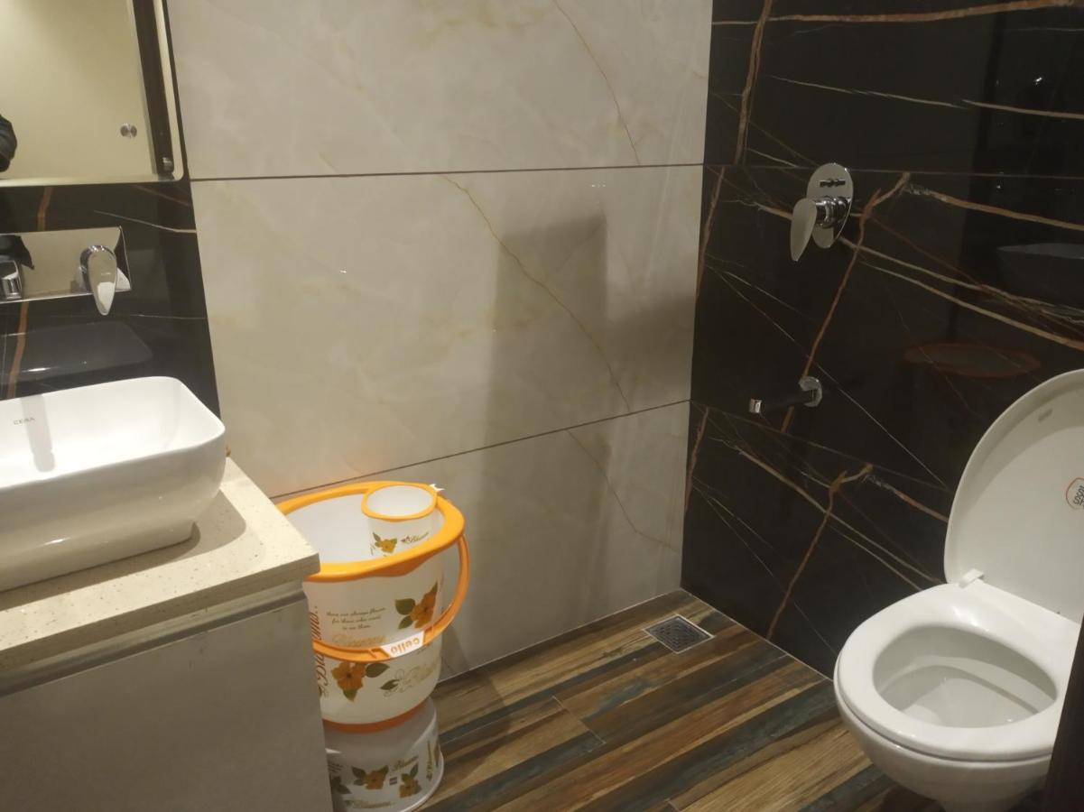 אמריצר Hotel Blossom Inn מראה חיצוני תמונה