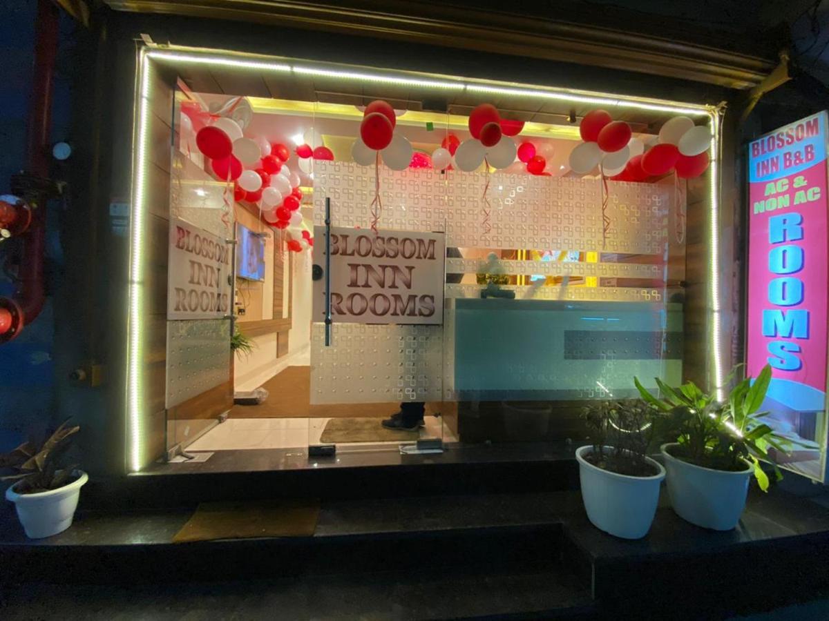 אמריצר Hotel Blossom Inn מראה חיצוני תמונה