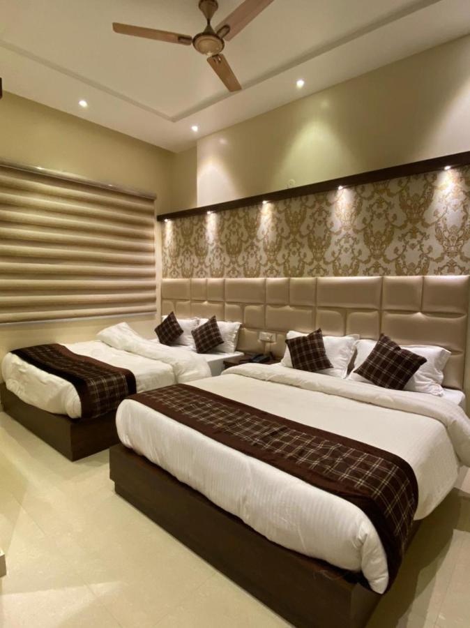 אמריצר Hotel Blossom Inn מראה חיצוני תמונה
