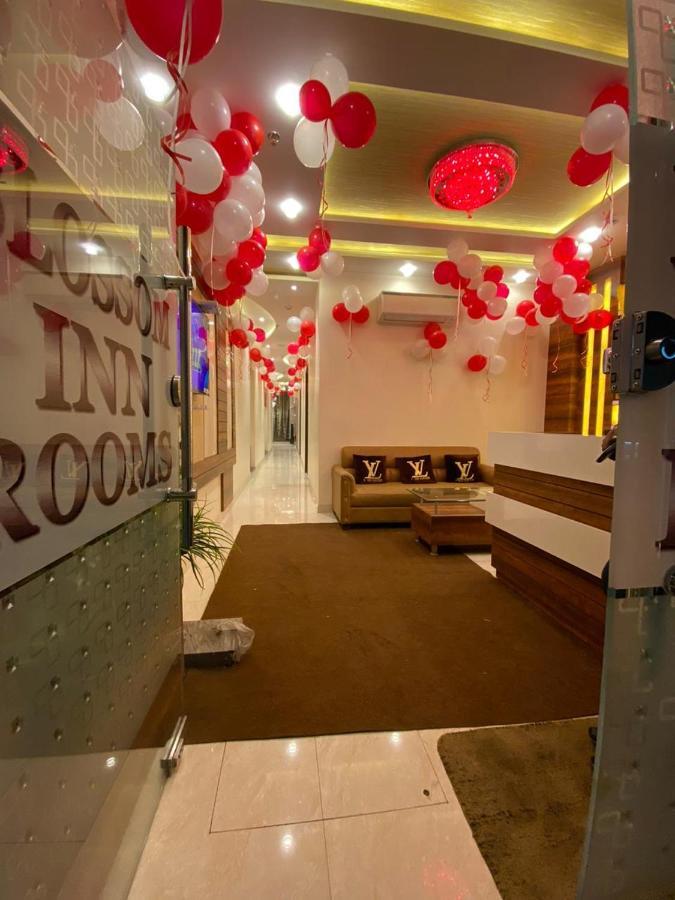 אמריצר Hotel Blossom Inn מראה חיצוני תמונה