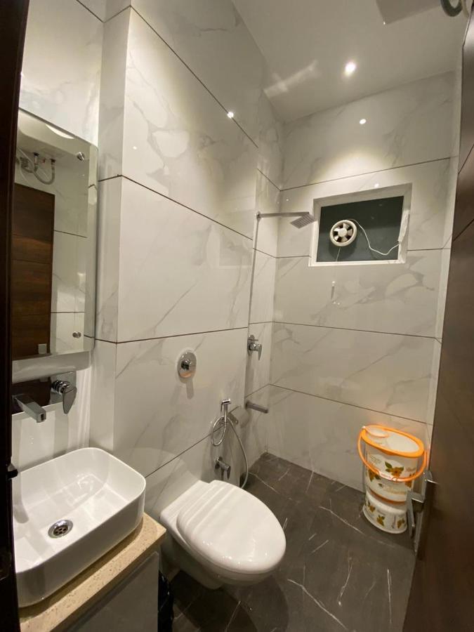 אמריצר Hotel Blossom Inn מראה חיצוני תמונה