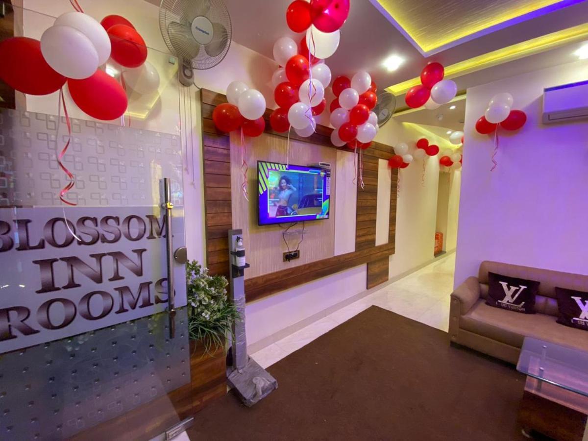 אמריצר Hotel Blossom Inn מראה חיצוני תמונה