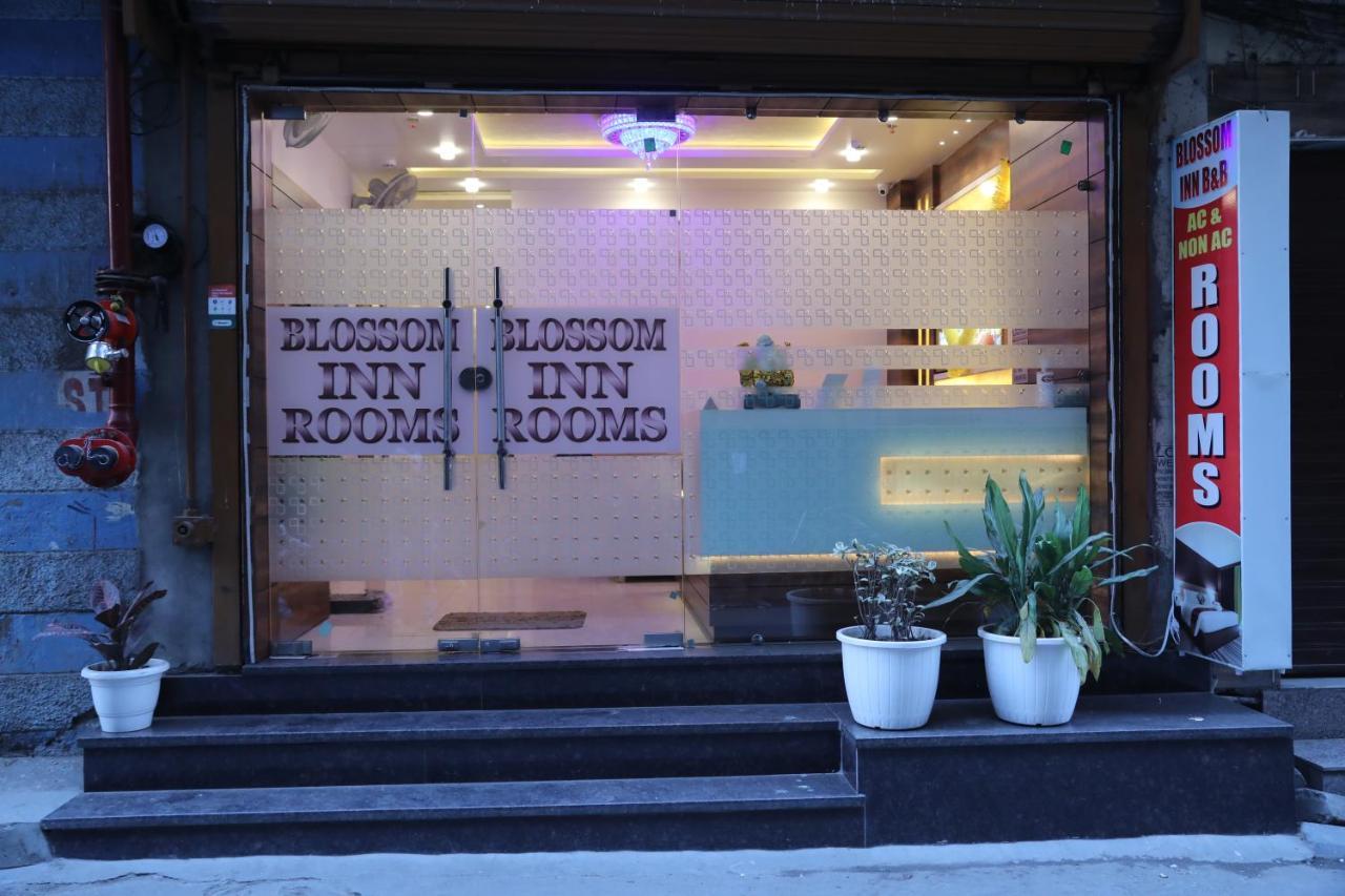 אמריצר Hotel Blossom Inn מראה חיצוני תמונה