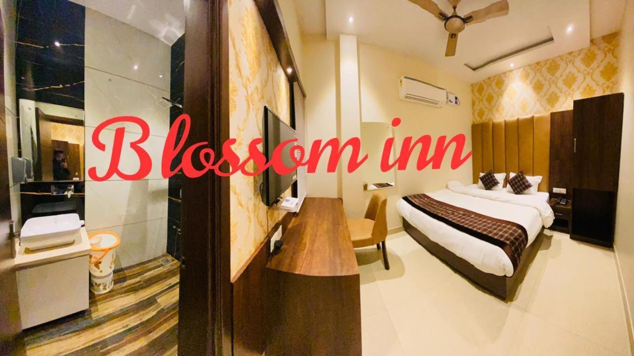 אמריצר Hotel Blossom Inn מראה חיצוני תמונה