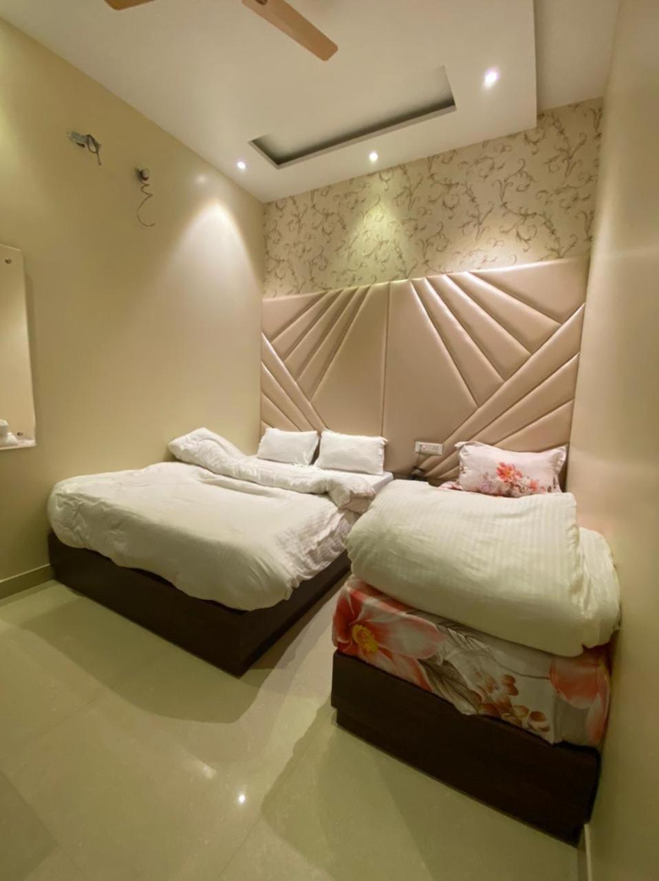 אמריצר Hotel Blossom Inn מראה חיצוני תמונה