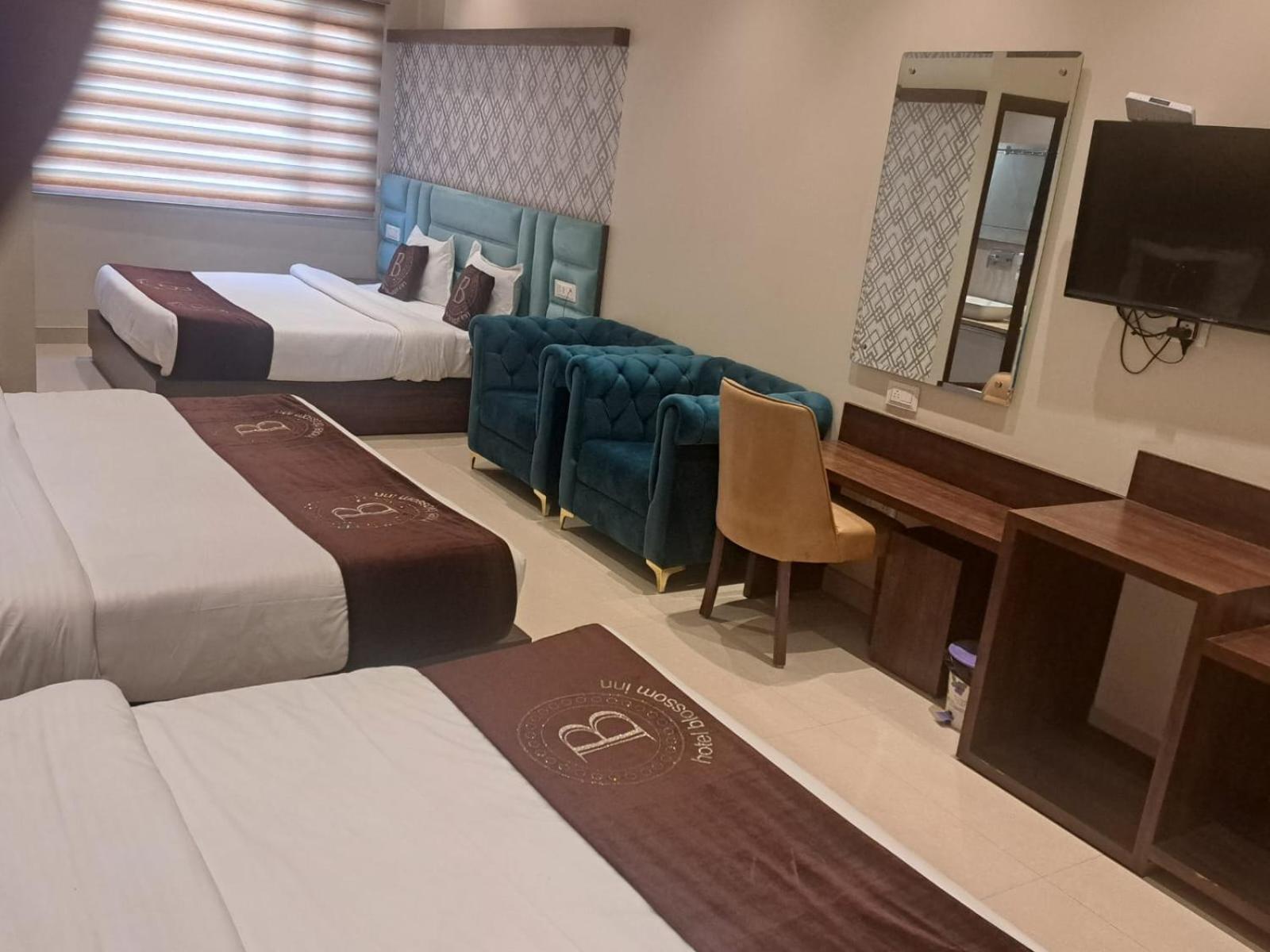 אמריצר Hotel Blossom Inn מראה חיצוני תמונה