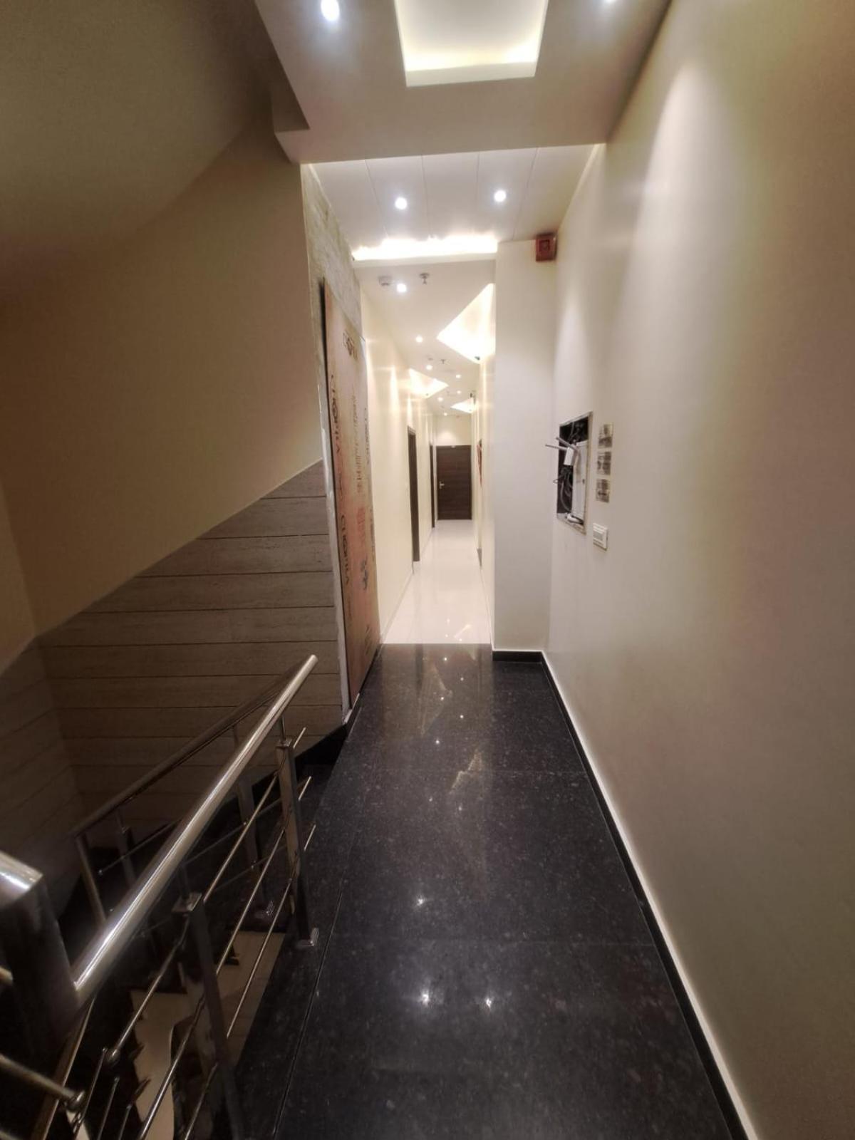 אמריצר Hotel Blossom Inn מראה חיצוני תמונה